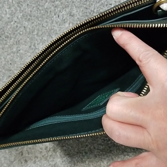 NWOT Fossil Green Double Zipped Bag/Crossbody - Picture 9 of 11